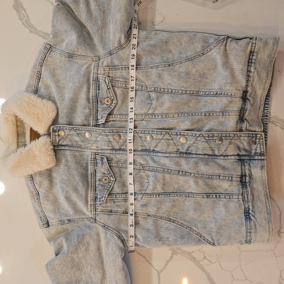 American Eagle Outfitters Womens Sherpa Lined Denim Jacket Blue Size Medium - Picture 3 of 14